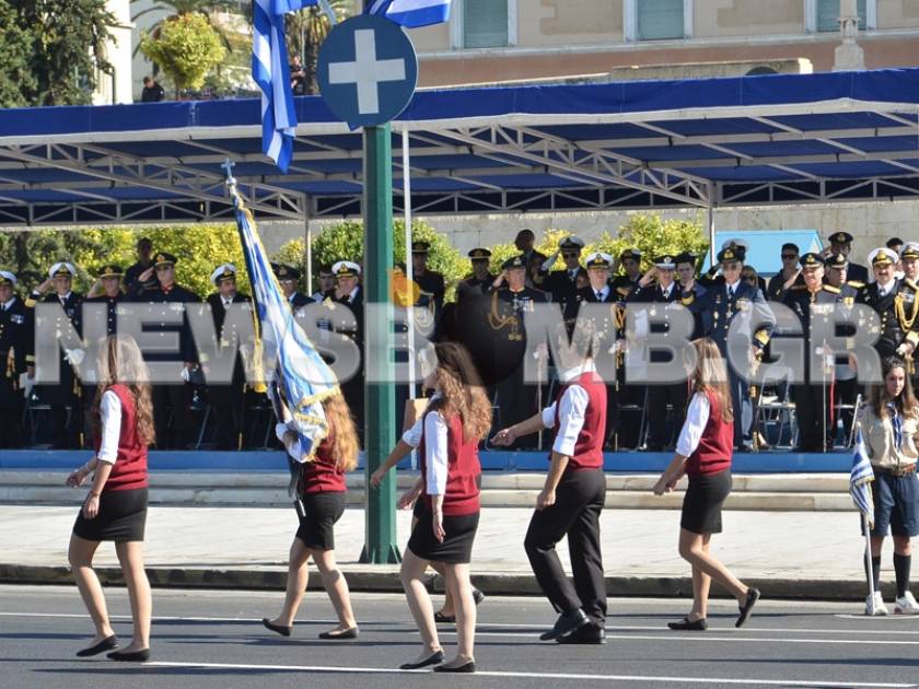 Ολοκληρώθηκε η μαθητική παρέλαση στην Αθήνα (pics+vid)