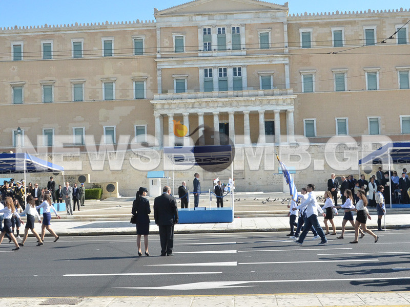 Ολοκληρώθηκε η μαθητική παρέλαση στην Αθήνα (pics+vid)