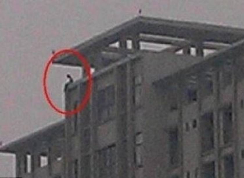 Μαθητής πήδηξε από τον 30ο όροφο γιατί του το ζήτησε ο δάσκαλος