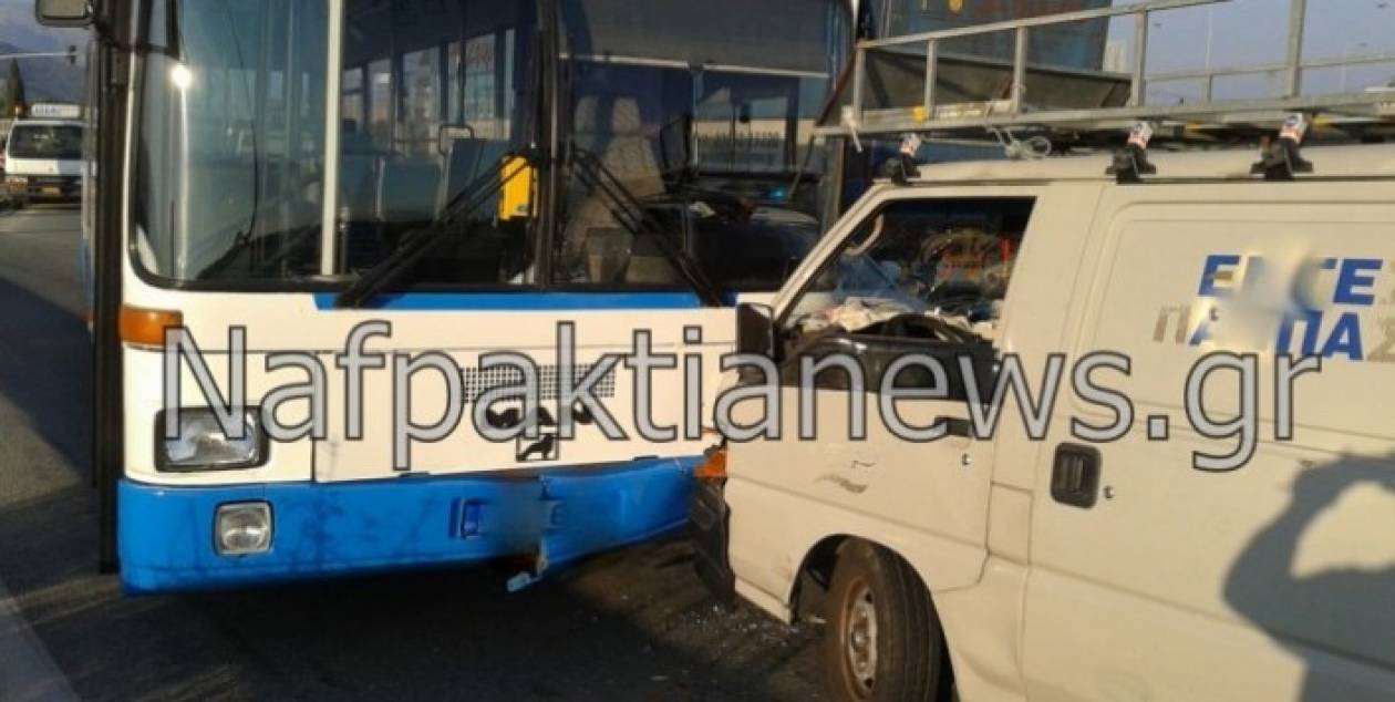 Αντίρριο: Μετωπική σύγκρουση λεωφορείου με αυτοκίνητο (vid)