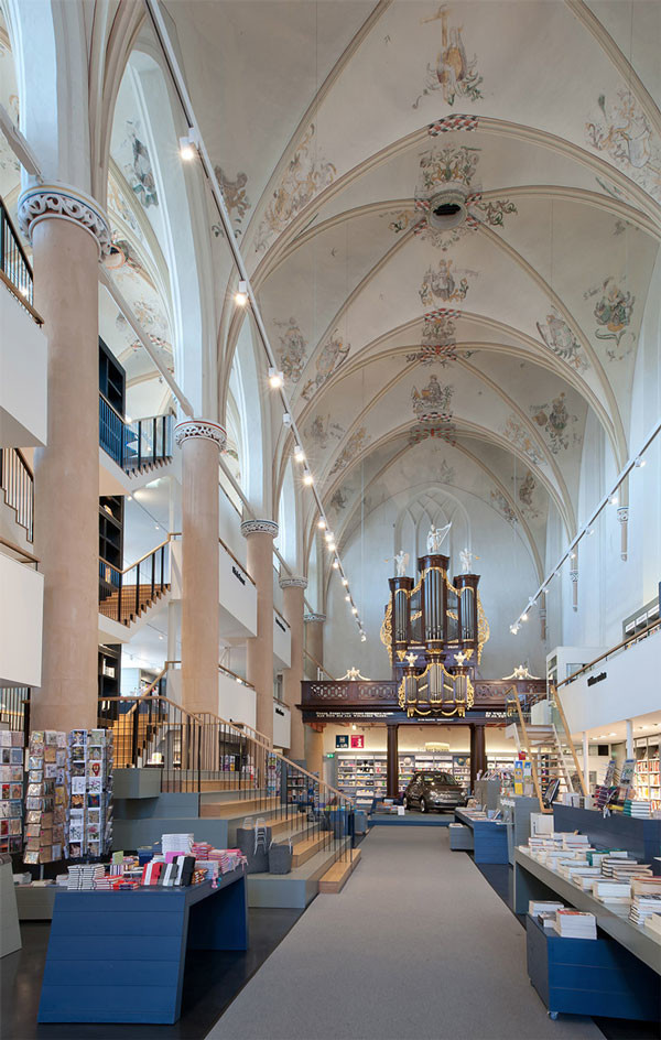 Ολλανδία: Καθεδρικός ναός έγινε βιβλιοπωλείο (pics)