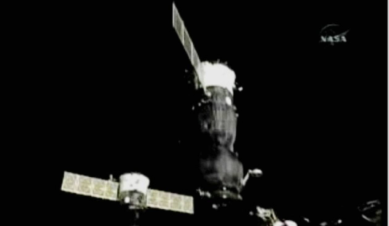 Το διαστημόπλοιο Soyuz επανασυνδέθηκε με το ΔΔΣ