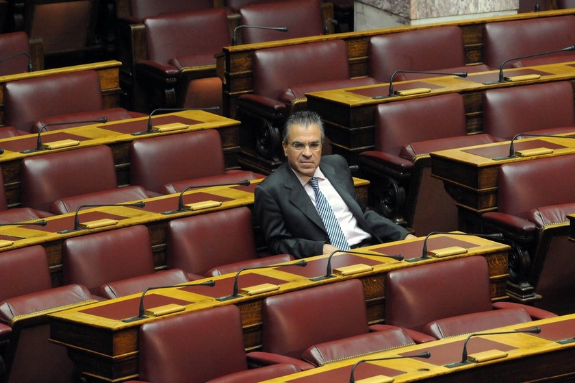 Εικόνες – ντροπή στο ελληνικό Κοινοβούλιο (pics)
