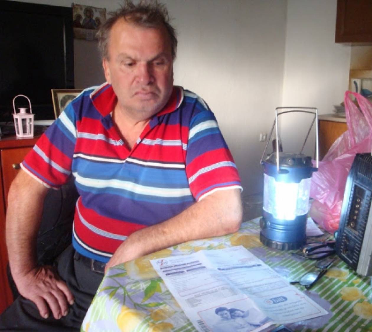 Ξάνθη: Άνεργος ζει εννέα μήνες χωρίς ρεύμα (βίντεο)