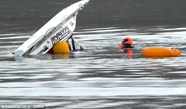 Συγκλονιστικό: Δείτε Powerboat να ανατρέπεται με ταχύτητα 130 μιλίων 