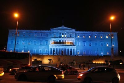 Δείτε γιατί η Βουλή έγινε μπλε (pics) 