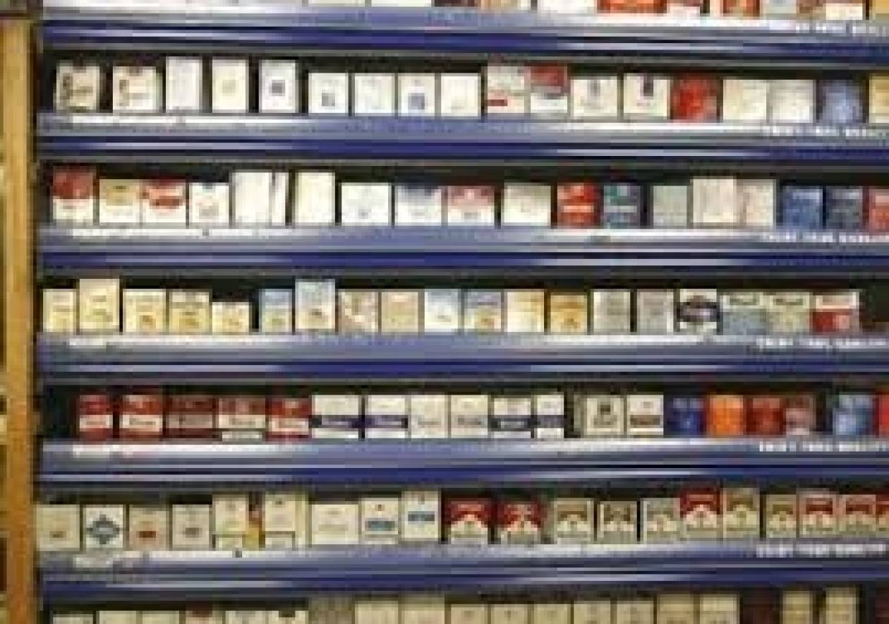 Η υπερφορολόγηση των τσιγάρων ευνοεί το λαθρεμπόριο, λέει η αγορά