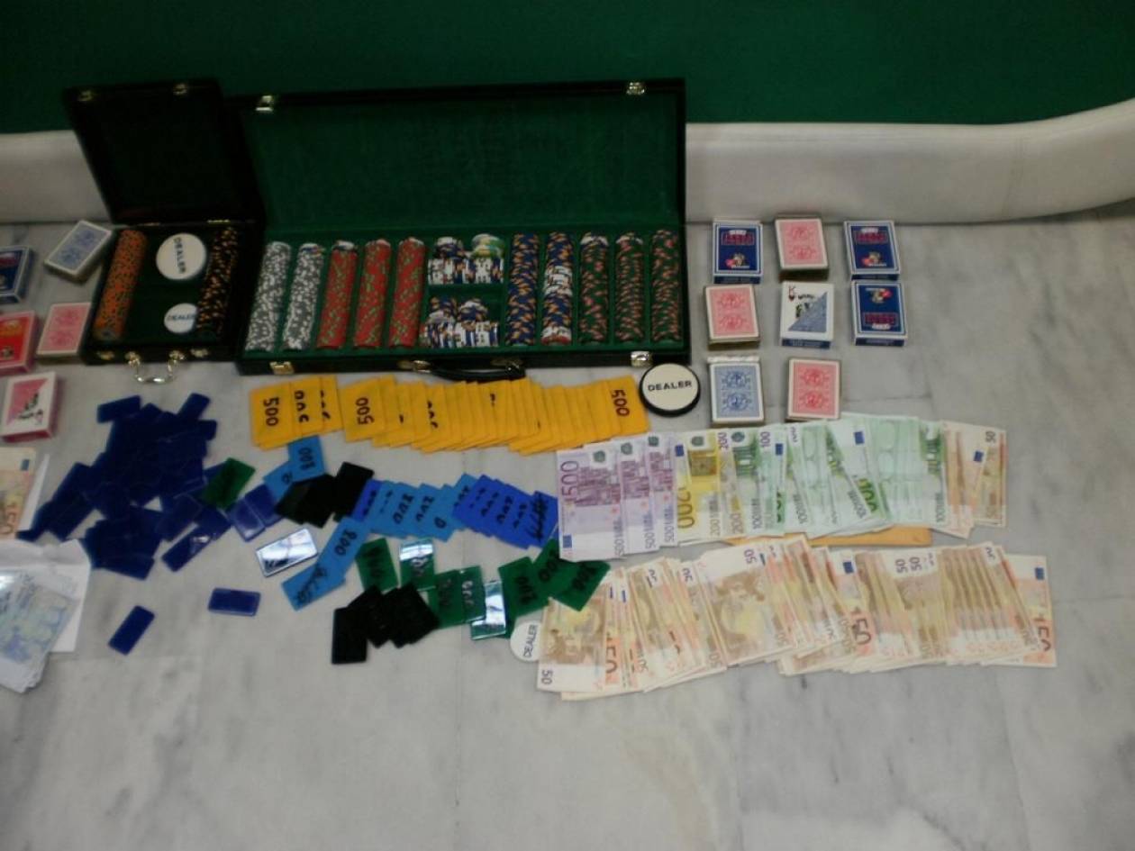 Συνελήφθησαν 12 άτομα στη Ναύπακτο για παράνομα τυχερά παιχνίδια