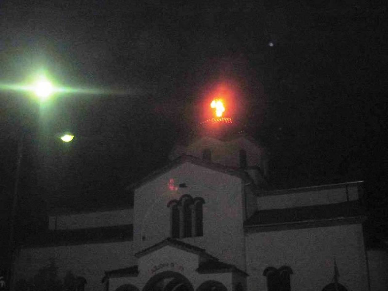 ΣΟΚ: Έκαψαν το Σταυρό στον Ιερό Ναό του Πύργου Τρικάλων (pics/video)