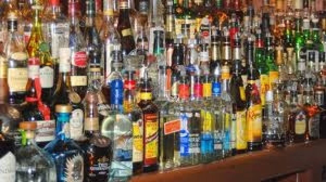 ΙΟΒΕ: Προτείνει τη μείωση του φόρου στα αλκοολούχα ποτά