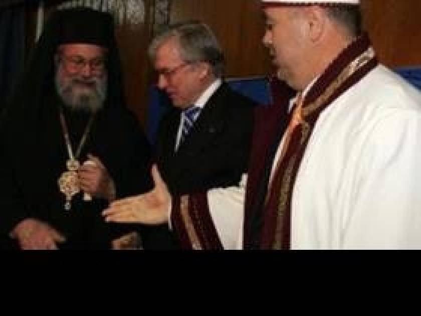 Ο Μουφτής πήγε να πει «χρόνια πολλά» στον Αρχιεπίσκοπο Κύπρου
