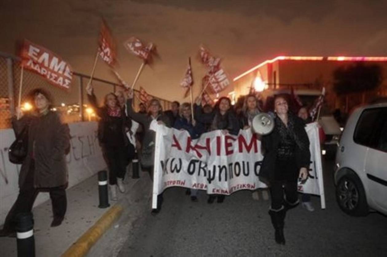 Ολονύχτια διαμαρτυρία εκπαιδευτικών στο υπουργείο Παιδείας (vid)
