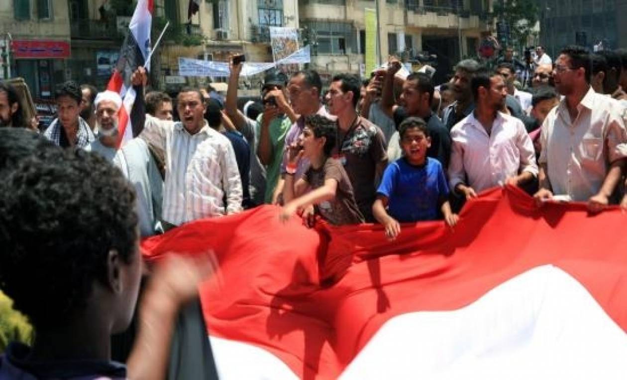 Περίπου 1.000 άνθρωποι διαδήλωσαν στην Πλατεία Ταχρίρ
