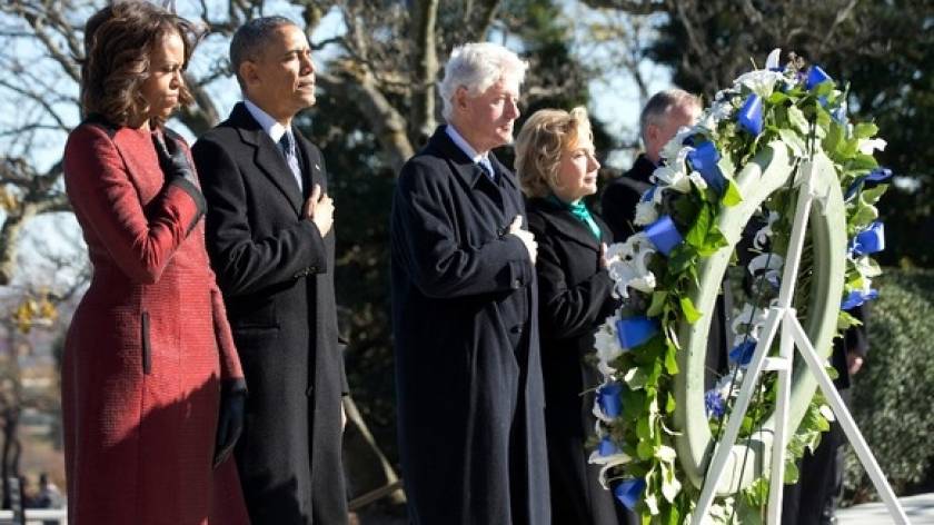 Ομπάμα και Κλίντον υποκλίθηκαν στον τάφο του Κένεντι
