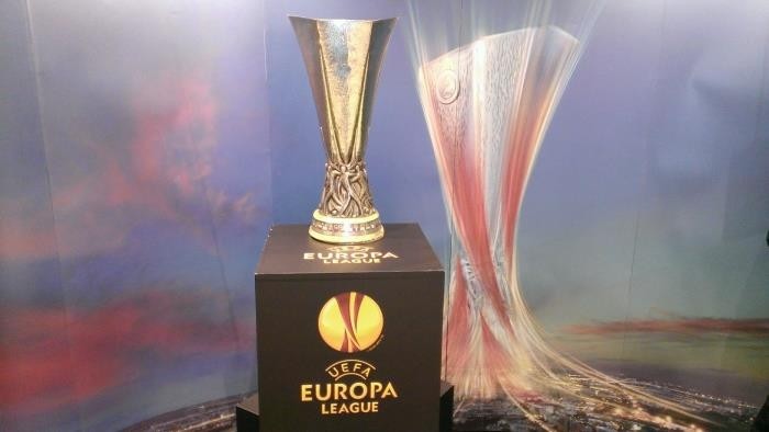 Το ελληνικό κοινό αγκάλιασε το κύπελλο του UEFA Europa League 