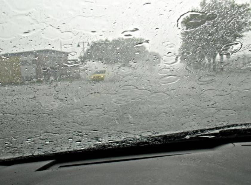 Καταιγίδα στη Ρόδο-Απεγκλωβίστηκαν οδηγοί