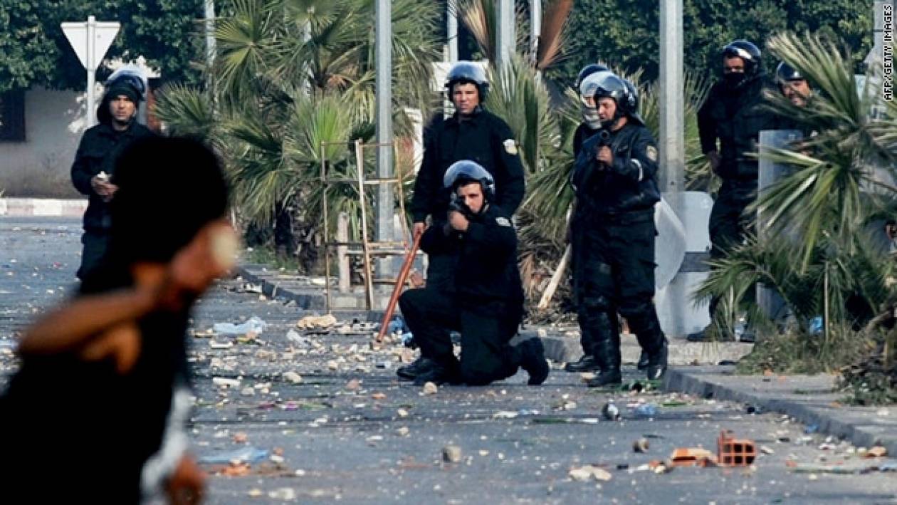Τυνησία: Διαδηλωτές έκαψαν γραφεία του κυβερνώντος κόμματος