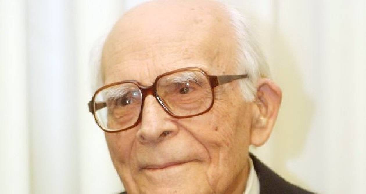 Εμμανουήλ Κριαράς: Στα 107 χρόνια «διδάσκει» ακόμα!