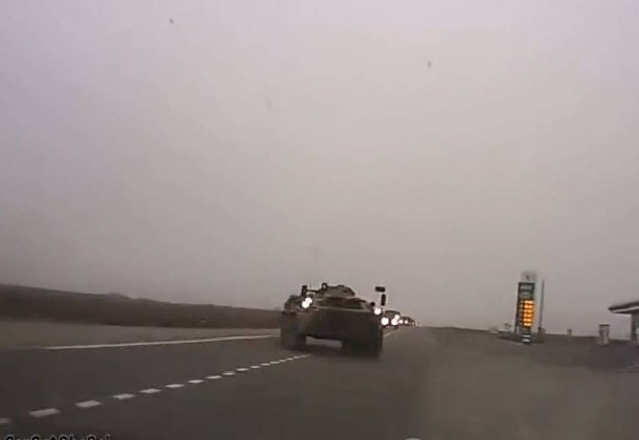 Απίστευτο τροχαίο. Σύγκρουση επιβατικού οχήματος με APC! (βίντεο)