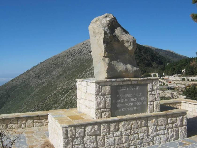 Ανθελληνικό αλβανικό μνημείο στο Λογαρά!