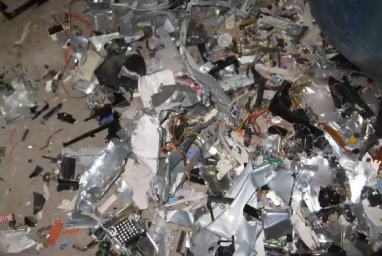 Έτσι πάνε για ανακύκλωση οι ηλεκτρονικοί υπολογιστές! (βίντεο)