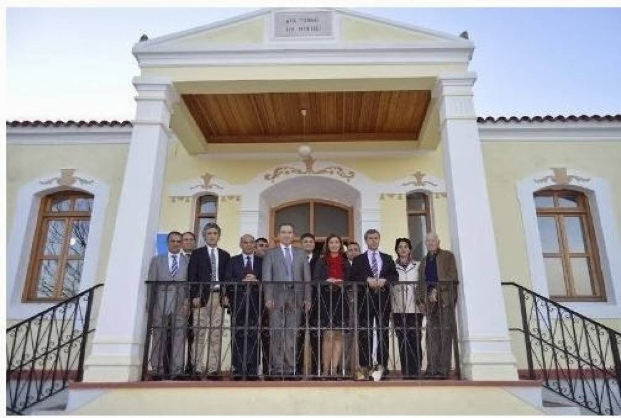 Ο Νομάρχης Δαρδανελίων επισκέφθηκε το ελληνικό σχολείο στην Ίμβρο