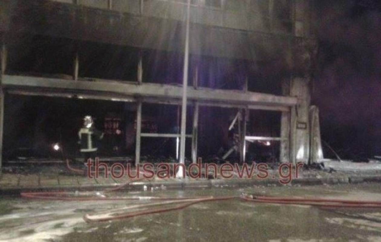 Θεσσαλονίκη: Καταστράφηκε η αποθήκη από τη μεγάλη φωτιά (vid)