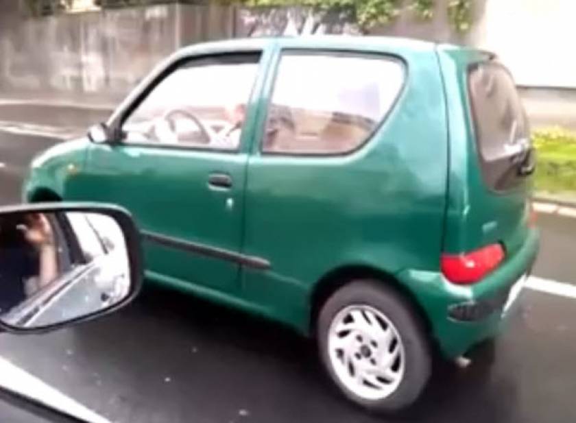 Πόσο fail... Οδηγεί το όχημα με σηκωμένο χειρόφρενο... (βίντεο)