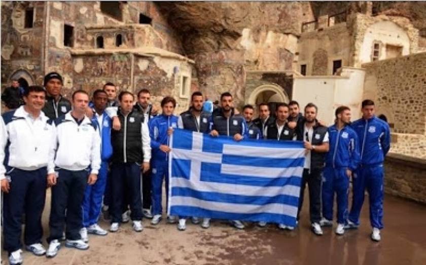 «Ελληνοκυπριακή ομάδα ξεδίπλωσε την ελληνική σημαία στην Τραπεζούντα»