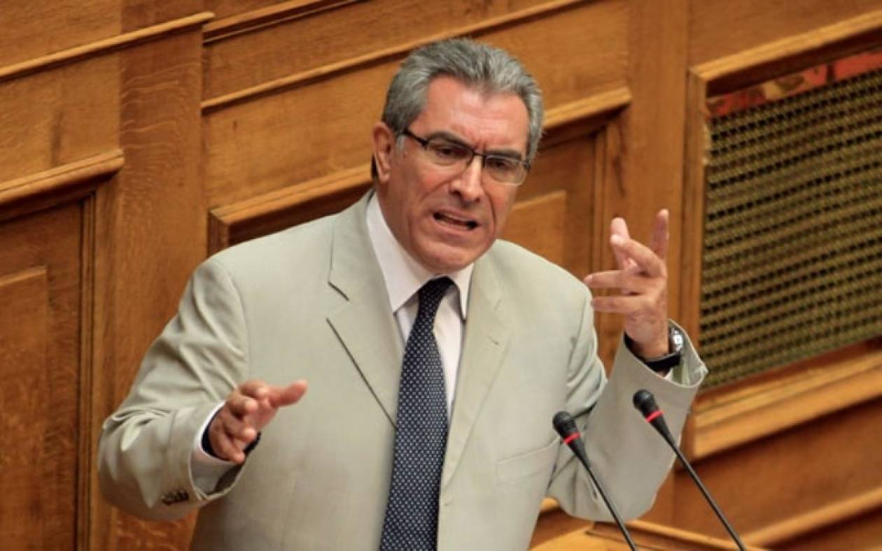 «Αρπάχτηκαν» στη Βουλή Καπερνάρος και Κωνσταντινόπουλος