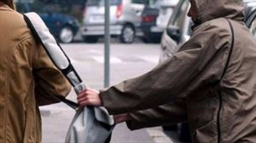 Χανιά: Άρπαξε την τσάντα ανήλικου στην πλατεία Δημ.Αγοράς
