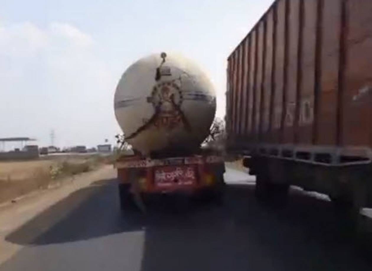 Οδηγώντας στην Ινδία... (βίντεο)