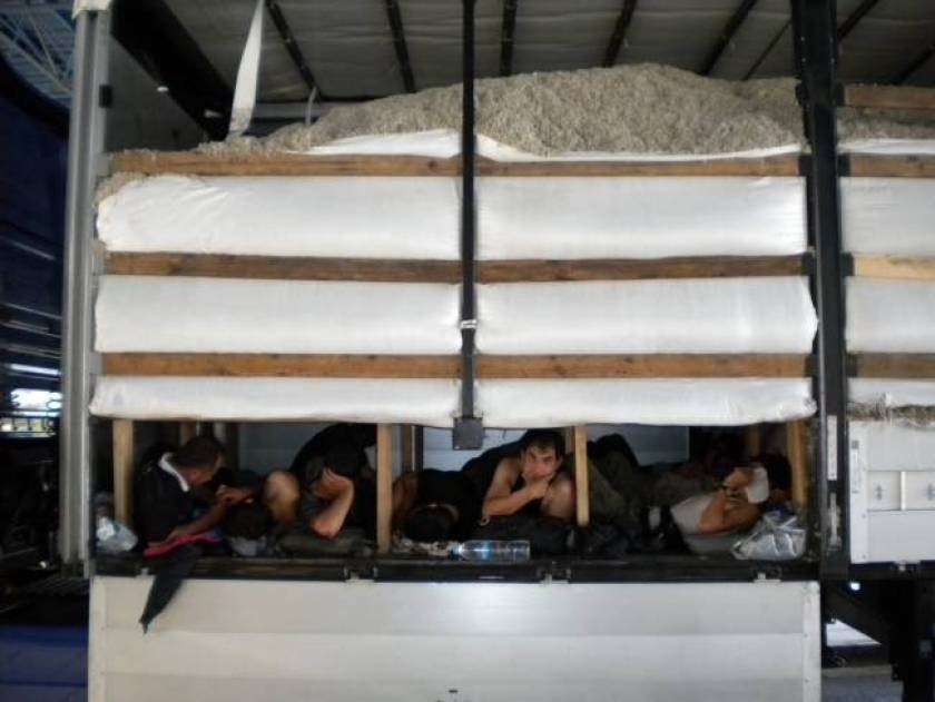 Ηγουμενίτσα: Έκρυβε μέσα στο φορτηγό 20 παράνομους μετανάστες