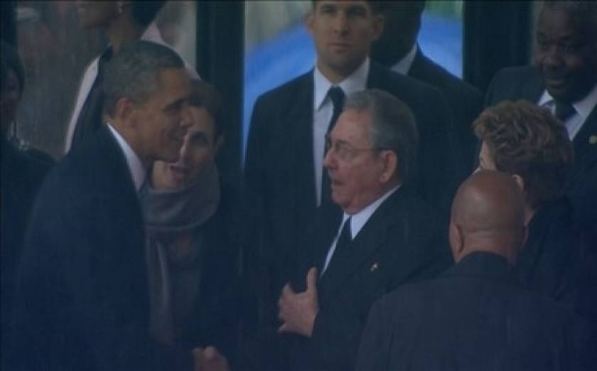 Ιστορική χειραψία μεταξύ Ομπάμα και Ραούλ Κάστρο