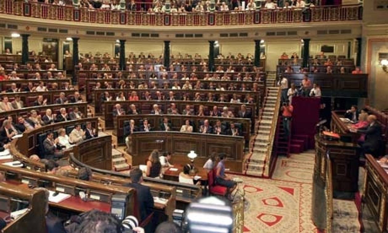 Η Μαδρίτη βάζει στο στόχαστρο τα κόμματα με νόμο κατά της διαφθοράς