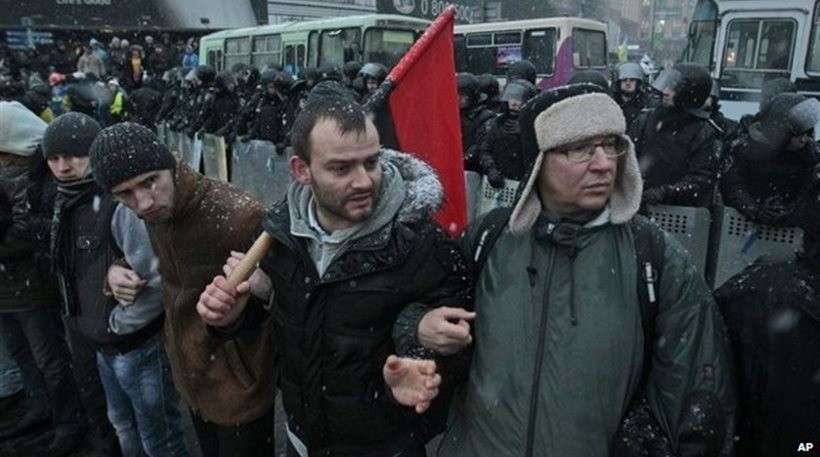 Κίεβο: Δεν κάνουν πίσω οι διαδηλωτές-Ζητούν την παραίτηση Γιανουκόβιτς