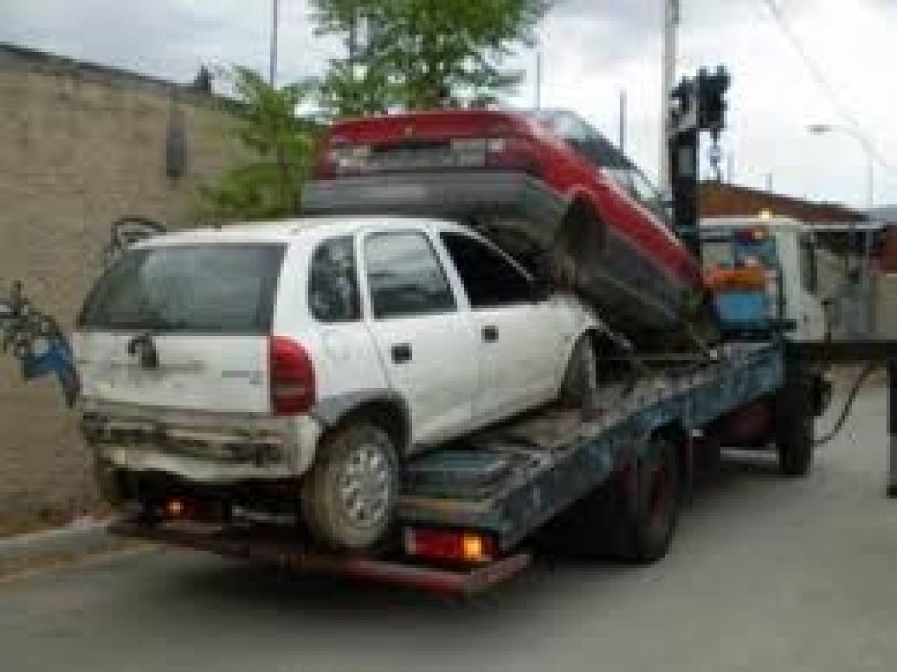 Ζάκυνθος: Απομακρύνονται τα εγκαταλελειμμένα οχήματα