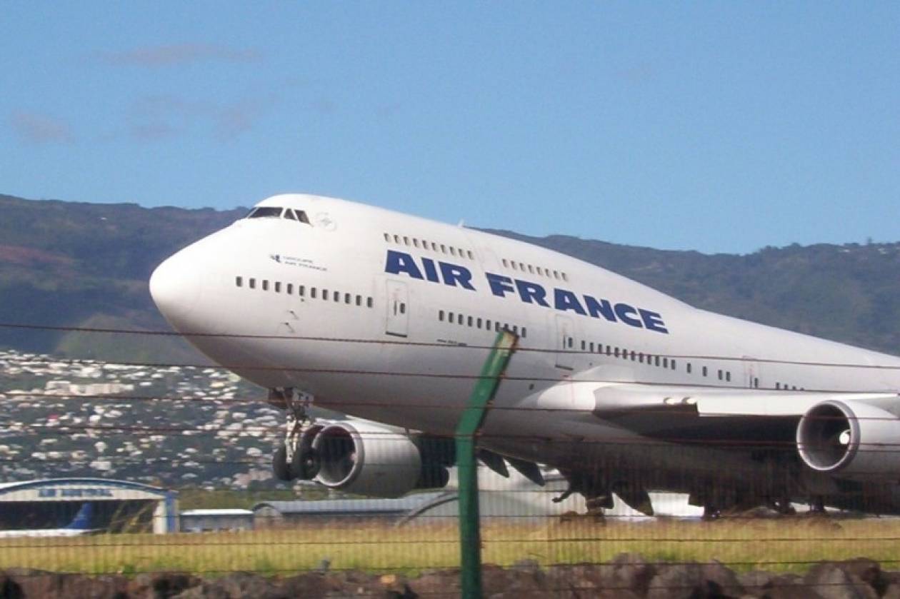 Υπόνοιες για βόμβα σε σκάφος της Air France