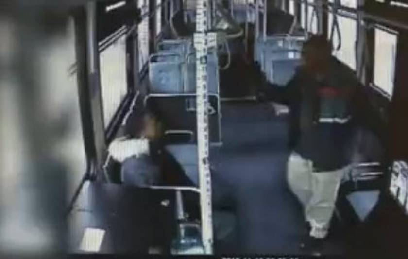 Οδηγός λεωφορείου ξυλοκοπεί επιβάτη στις ΗΠΑ (βίντεο)