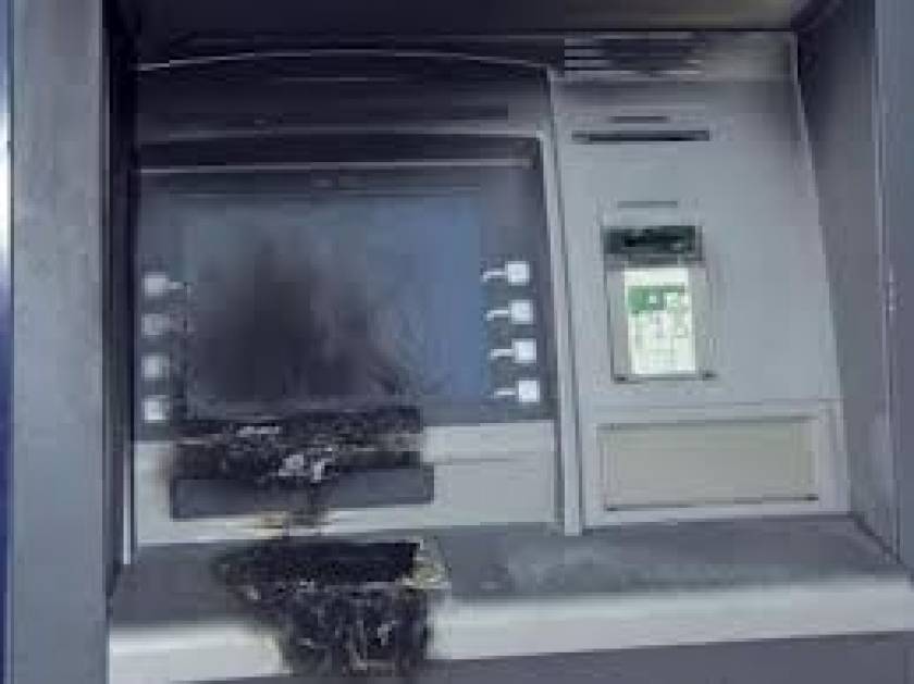 Πυρκαγιές σε δύο ATM στο Χαλάνδρι