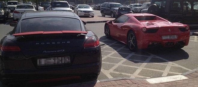 Φοιτητές με... Ferrari, Maserati και Lamborghini στο Ντουμπάι! (pics)