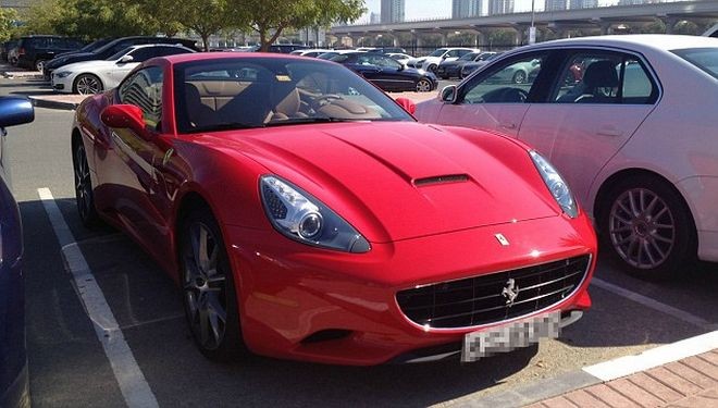 Φοιτητές με... Ferrari, Maserati και Lamborghini στο Ντουμπάι! (pics)
