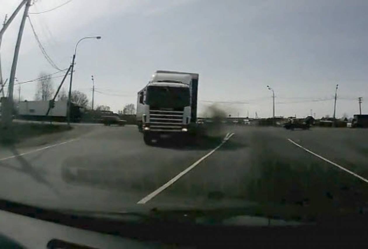 Η οδηγός πρέπει να έπαθε ένα μικρό σοκ... (βίντεο)