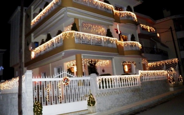Κοζάνη: Ο πιο εντυπωσιακός Χριστουγεννιάτικος στολισμός σπιτιού (pics)