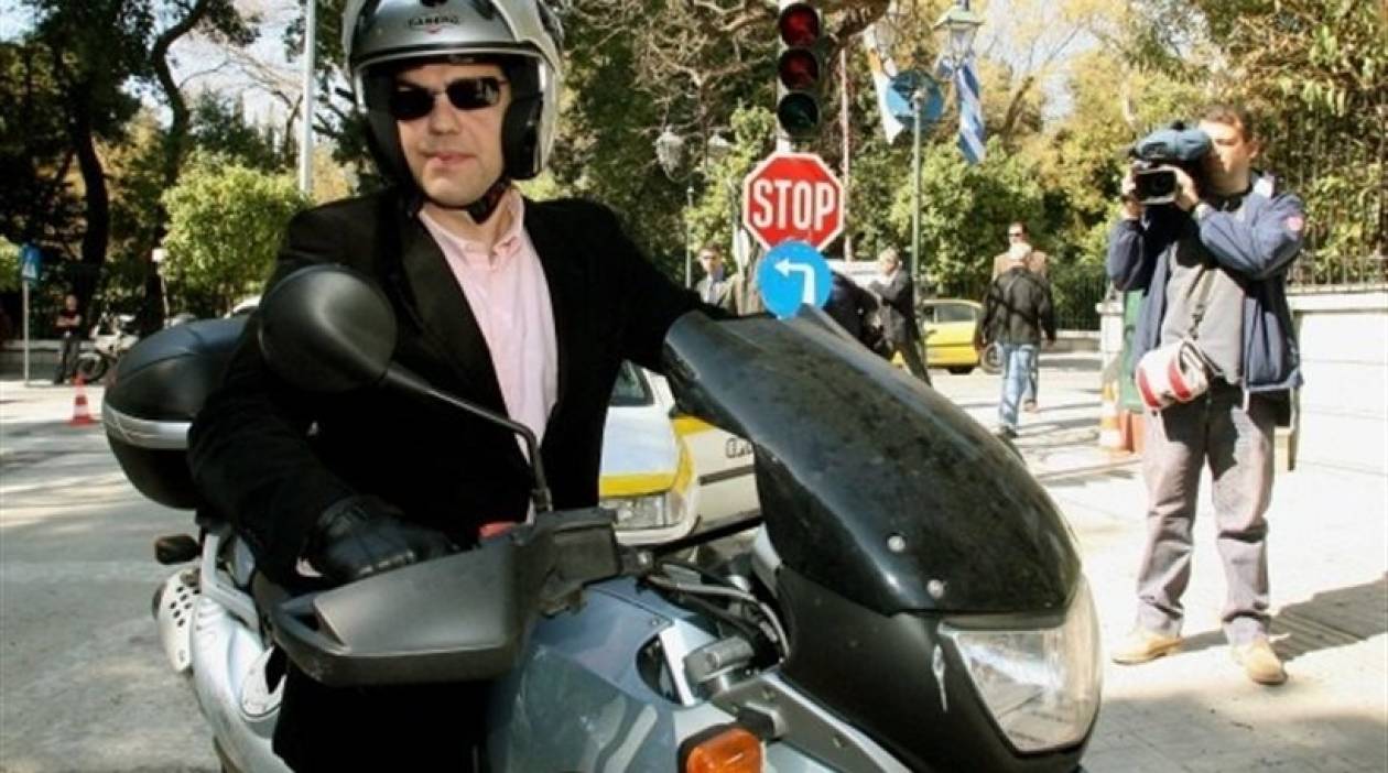 «Αυγή» προς «Νέα»: Ο Τσίπρας έδωσε τη μοτοσικλέτα του σε τρομοκράτες