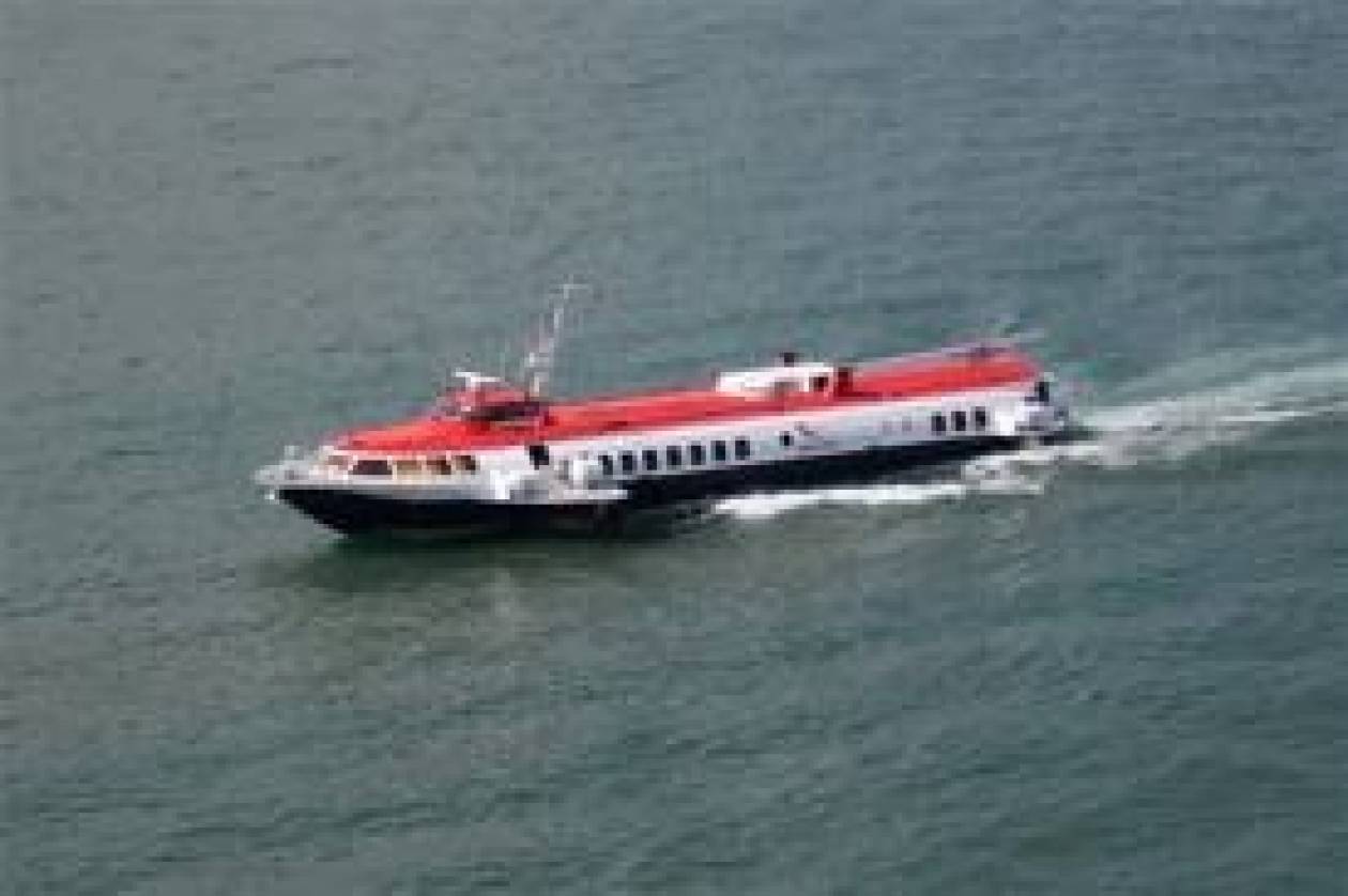 «Δελφίνι» με 29 επιβάτες προσάραξε στη νησίδα Τσελεβίνια