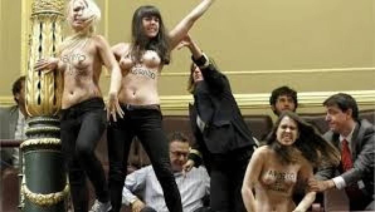 Ισπανία: Υπέρ της «ελεύθερης άμβλωσης» διαδήλωσαν οι Femen