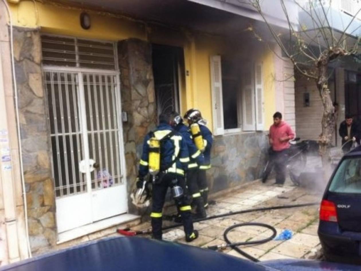 Πάτρα: Πανικός από φωτιά σε ισόγειο σπίτι και μηχανάκι