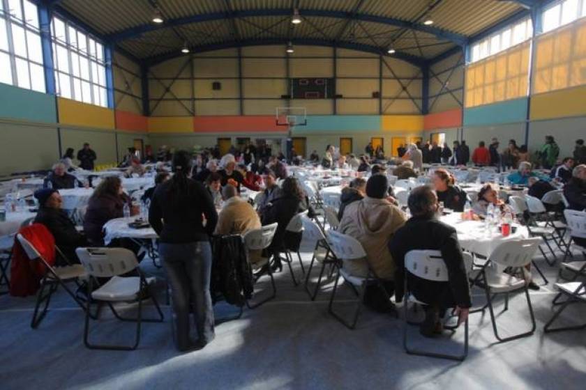 Δήμος Αθηναίων: Εορταστικό τραπέζι από το Κέντρο Υποδοχής