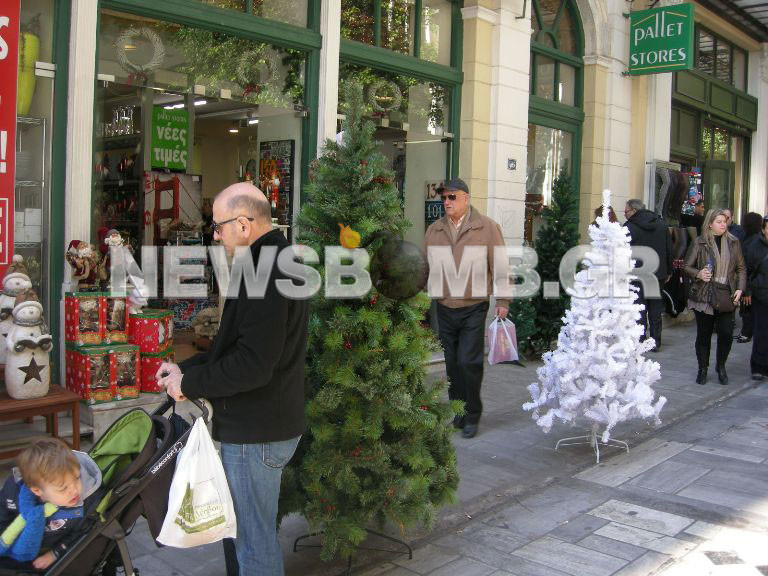 Δείτε χριστουγεννιάτικες εικόνες από το κέντρο της Αθήνας